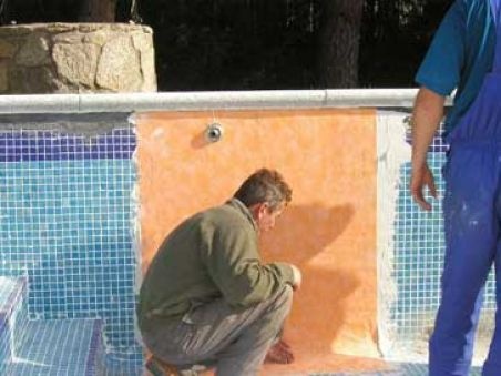 Fuga en piscina de hormigón